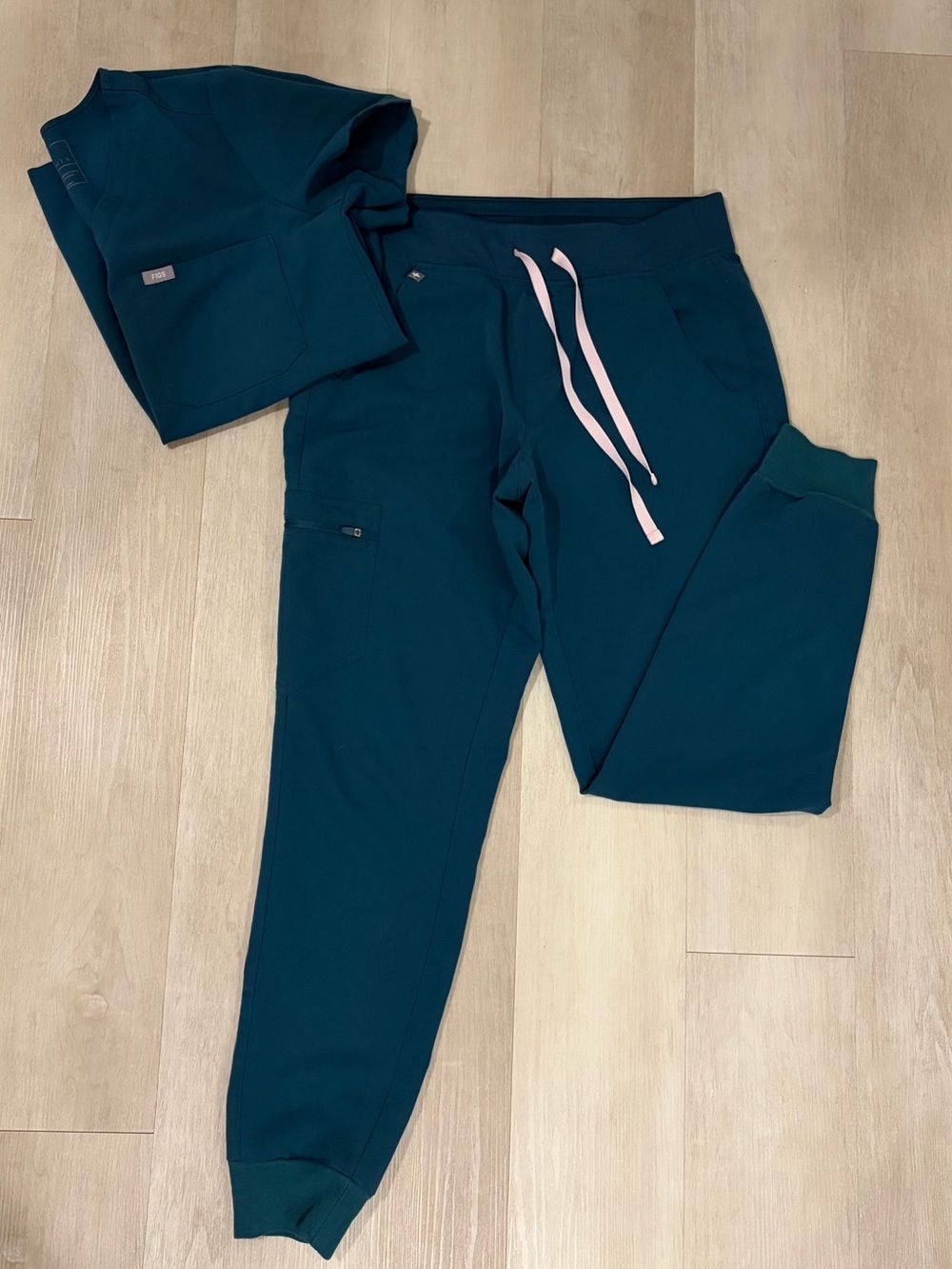 FIGS Caribbean Blue Scrub Set- Catarina top and Zamora jogger bottoms